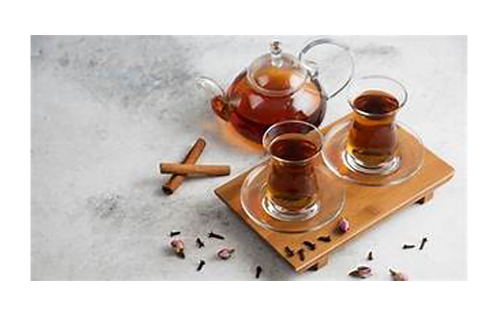  La canela y el clavo de olor tiene componentes que ayudan aliviar malestares, por eso recomienda beber el té o infusions