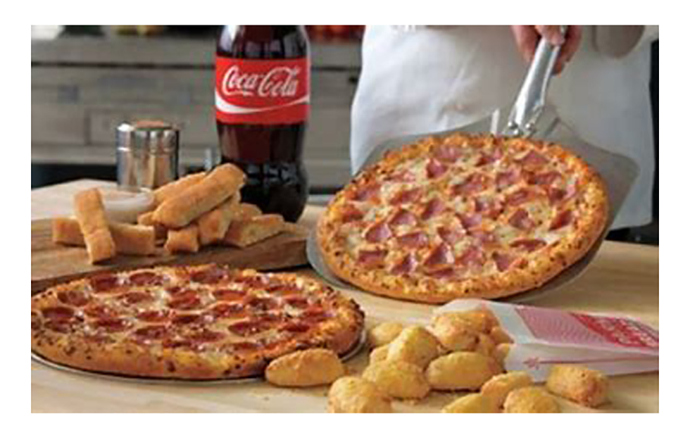  Para los fanáticos del fútbol, Domino’s trae dos pizzas medianas con un solo ingrediente, una botella de Coca-Cola de dos litros, 16 bocados de pan con parmesano y 8 pan con canela por un precio de $19,89 dólares