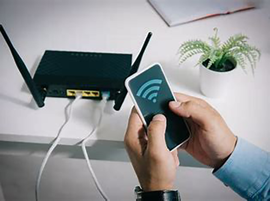 Explora cómo los trucos caseros para mejorar la señal WiFi, como el uso de aluminio o latas, pueden compararse con soluciones tecnológicas comprobadas