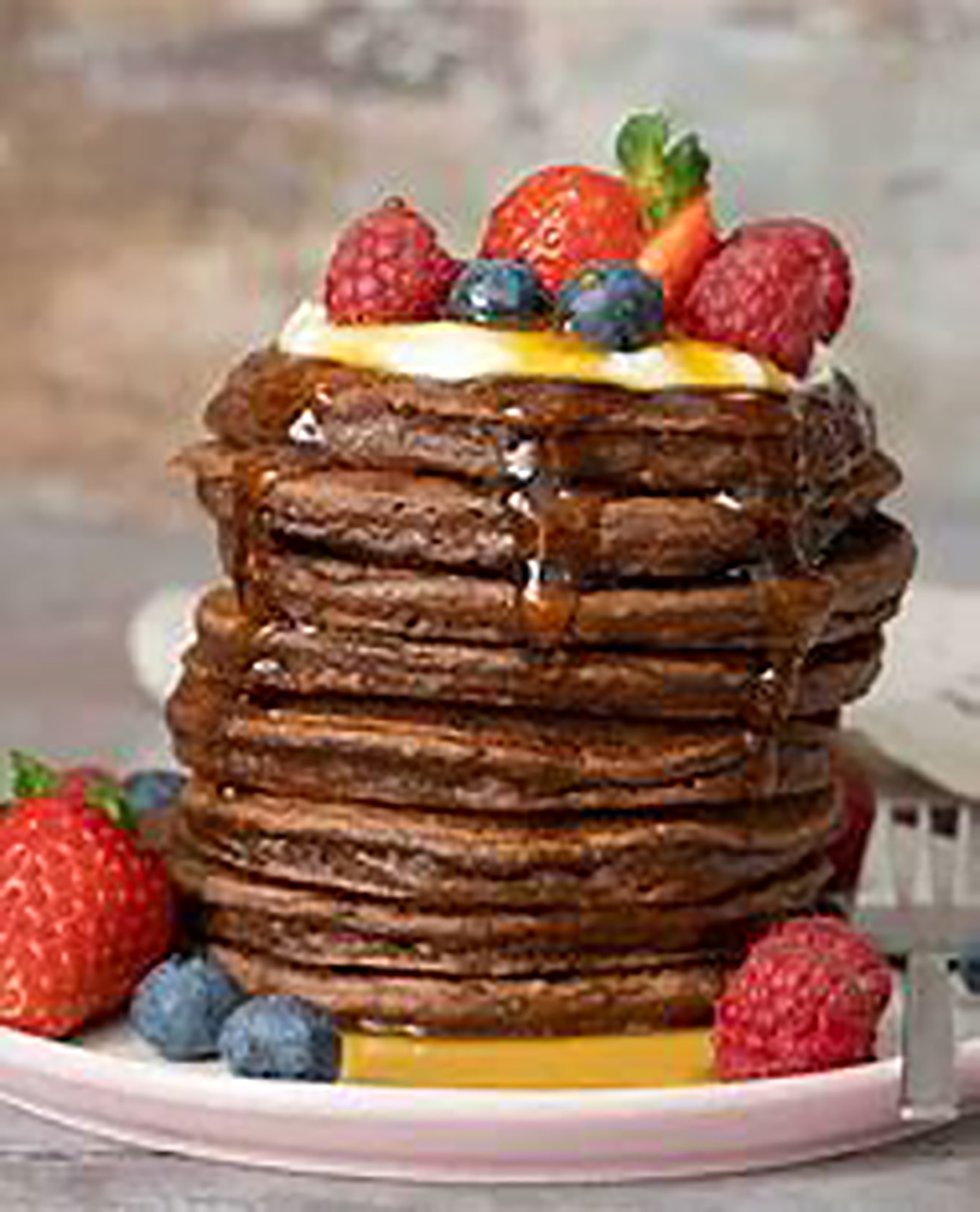  Los amantes de los pancakes suelen acompañarlos con variedad de toppings. Hoy revisamos 5 que hacen que este platillo sea meno saludable