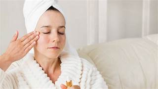  Descubre cómo el frío afecta tu piel y aprende las mejores estrategias para protegerla. Consejos expertos para una piel saludable en invierno