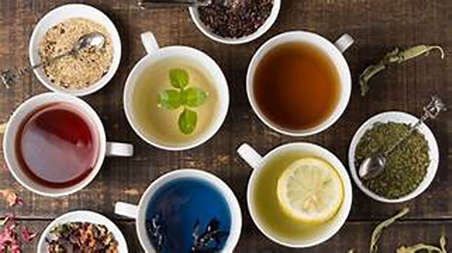  Un especialista explica los efectos de la manzanilla, el limón y la canela para aliviar la hinchazón causada en el estómago y los intestinos