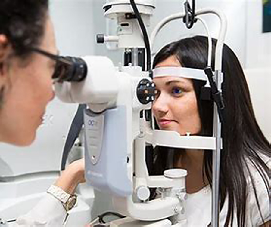 El cantante británico Paul McCartney ha asegurado que no usa lentes gracias a unos ejercicios que aprendió en India, pero expertos dudan de que los mismos en realidad ayuden a la salud ocular