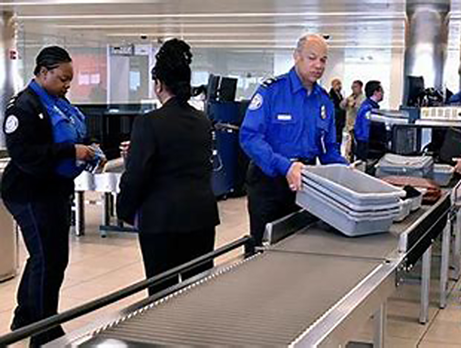 Si no quieres tener problemas con las autoridades e incluso, que corras el riesgo de perder tu vuelo por algún retraso, esto te puede ayudar