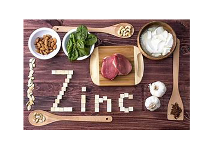  Consumir alimentos que aportan zinc es necesario para una buena salud. Caída del cabello y pérdida de algunos sentidos se encuentran entre las señales de deficiencia de zinc