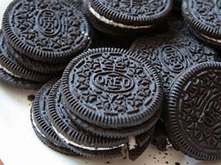  Los fanáticos Star Wars podrán disfrutar de las galletas Oreo que tendrán en relieve 20 motivos relacionados los lados oscuro y luminoso de la historia