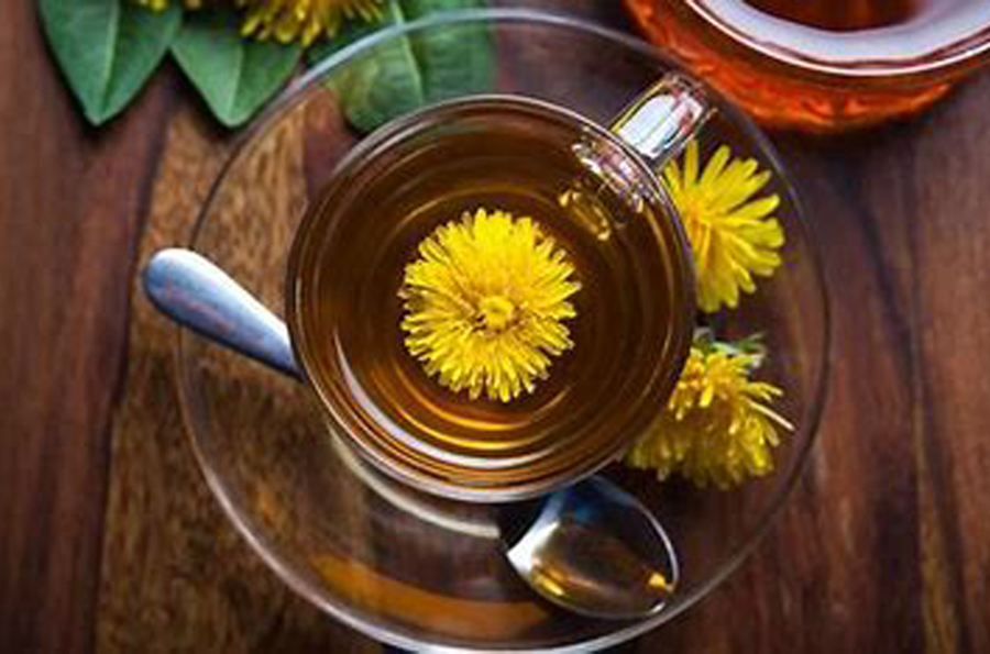  Con el diente de león se puede preparar una bebida llena de compuestos y antioxidantes que ayudan a mejorar el funcionamiento gastrointestinal