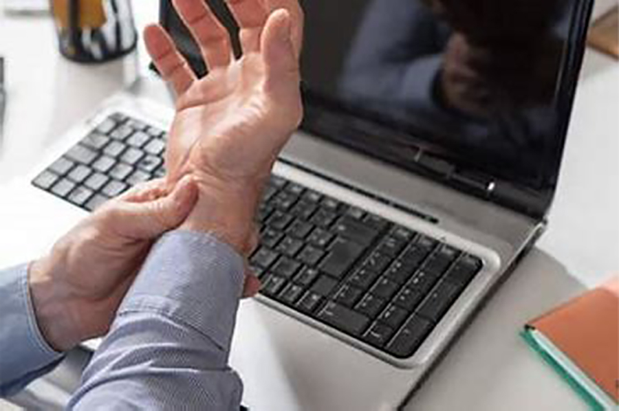Un experimento aplicado por un profesor mostró lo que pasa a la comida, tras tocarla sin lavarse las manos después de manipular el teléfono