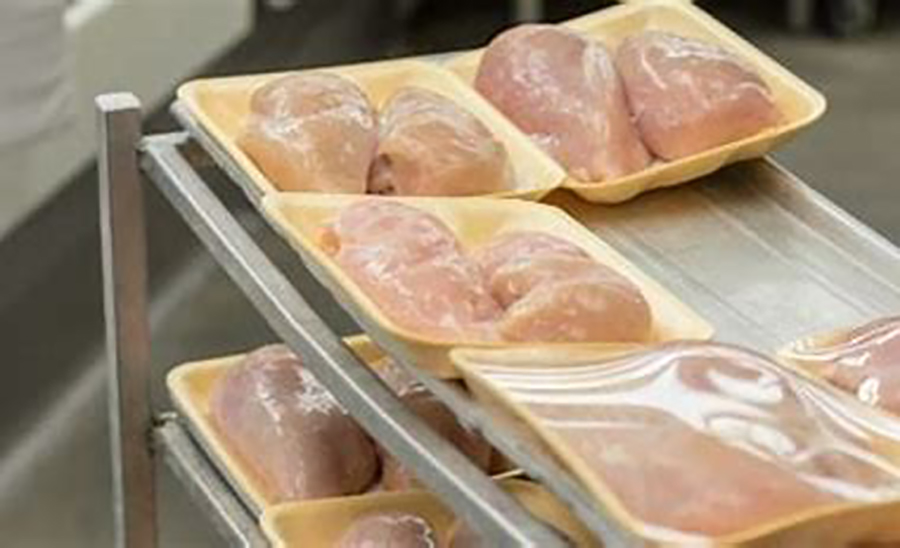 Una inspección de rutina del el Servicio de Inocuidad e Inspección de Alimentos logró detectar la contaminación de un lote de pollo importado