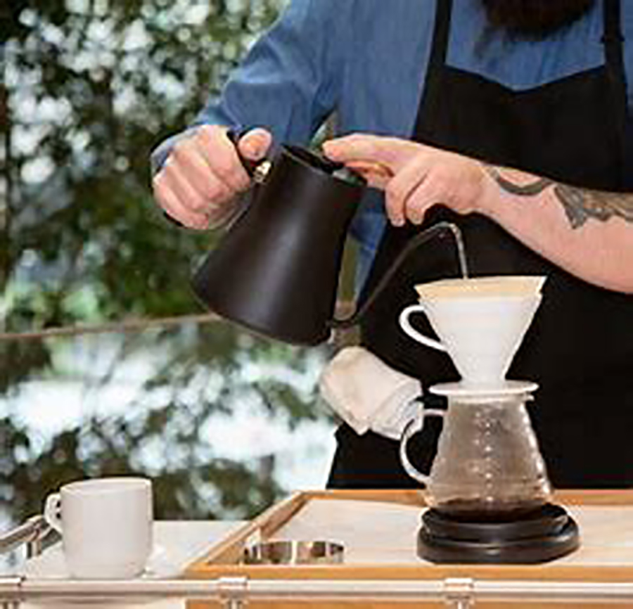 El consumo excesivo de café en adultos mayores podría acelerar el deterioro cognitivo, revela un estudio reciente. Moderación es clave