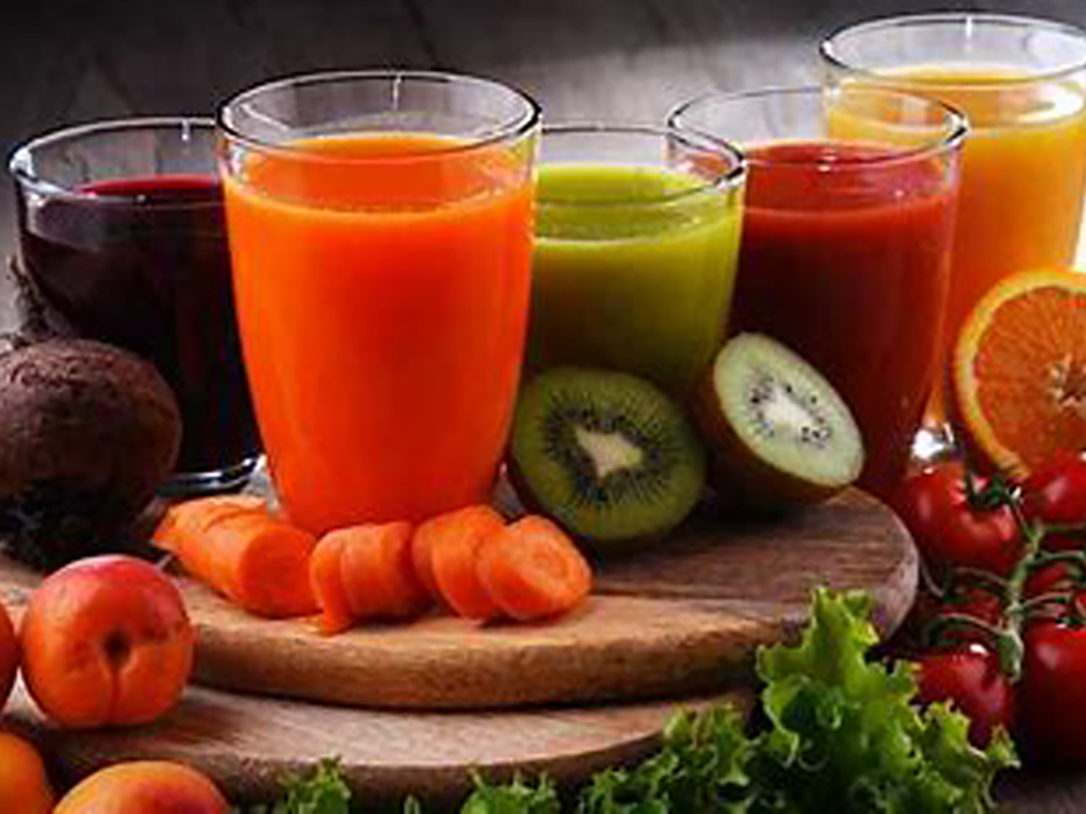  La alimentación es clave para el fortalecimiento del sistema inmunitario, y hay algunas bebidas con frutas, vegetales y hierbas que nos pueden ayudar