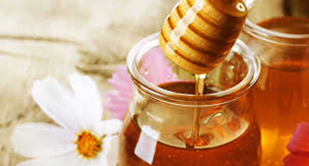  Los componentes de la miel ayudan a reducir los triglicéridos, prevenir la formación de coágulos de sangre, y a mejorar la salud hepática