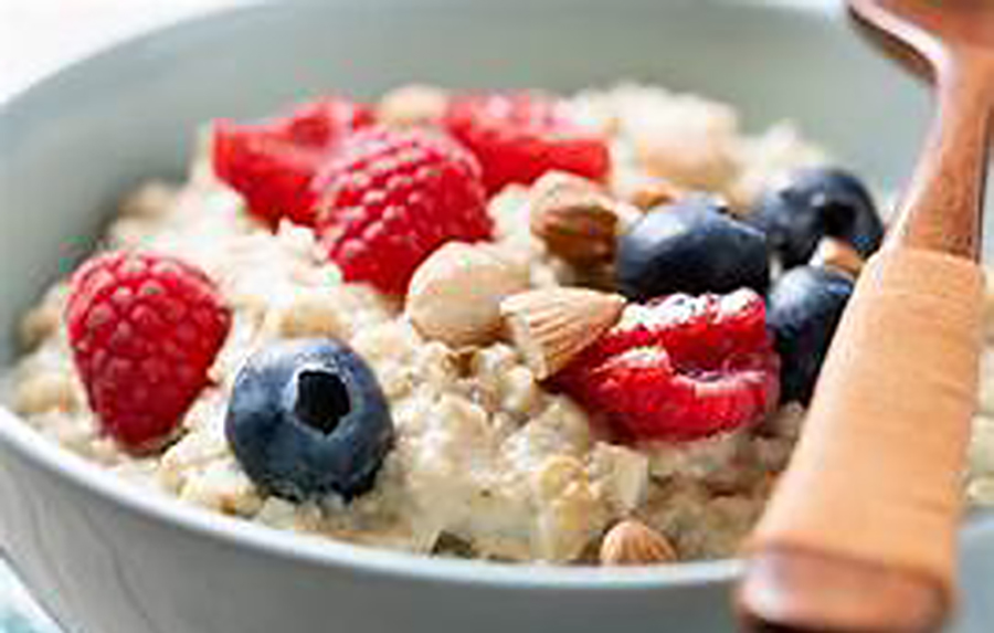  Las autoridades limitarán la publicidad de alimentos chatarra en televisión e internet, para prevenir la obesidad infantil