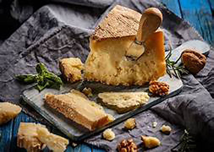 Con pocos ingredientes, una chef explica cómo preparar el sustituto del queso parmesano