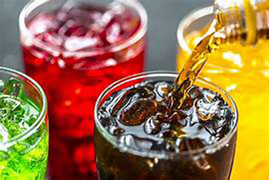 Las sodas sin azúcar ofrecen ventajas calóricas, pero su impacto en el metabolismo y la salud plantea serias interrogantes