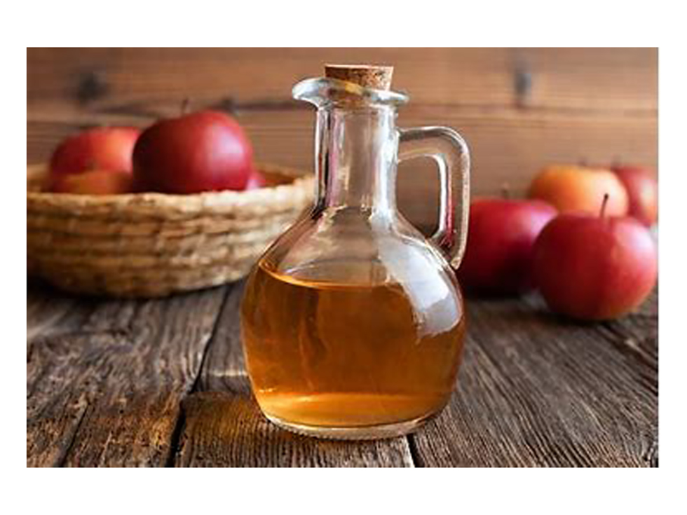  El vinagre de manzana consumido antes de las comidas puede ayudar a mejorar la digestión y a ralentizar la absorción de la glucosa; dos especialistas explican los beneficios para la salud y cómo consumirlo de manera Segura