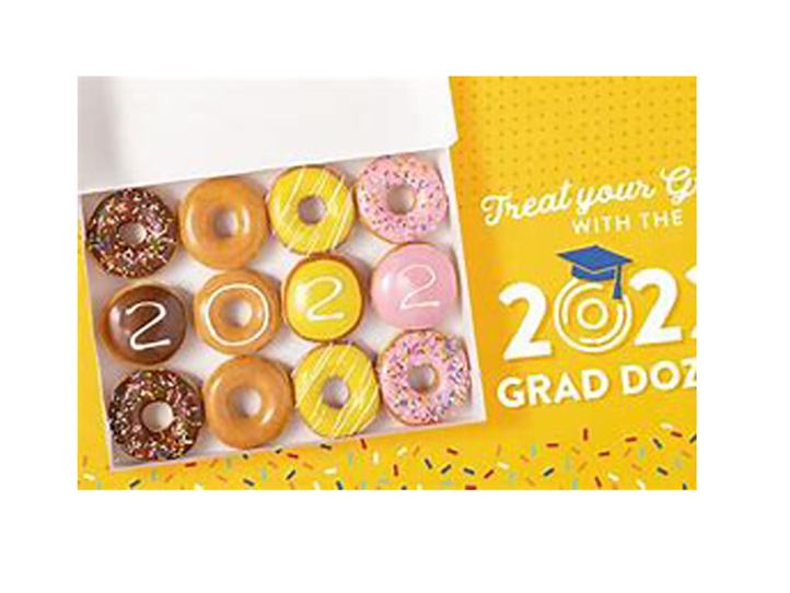   Este miércoles 24 de mayo, Krispy Kreme regala a los graduados del 2023 una docena de donas glaseadas en una caja especial envuelta en “Dough-ploma”