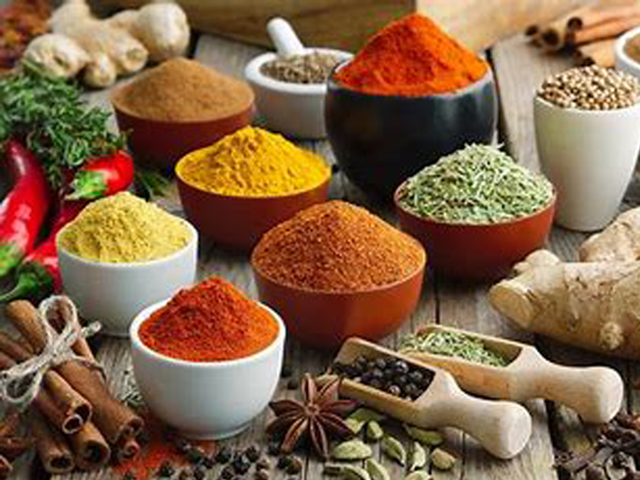 Por su composición las hierbas aromáticas y las especias pueden tener beneficios de acuerdo a cada temporada del año, en verano se recomiendan aquellas que tienen propiedades hidratantes